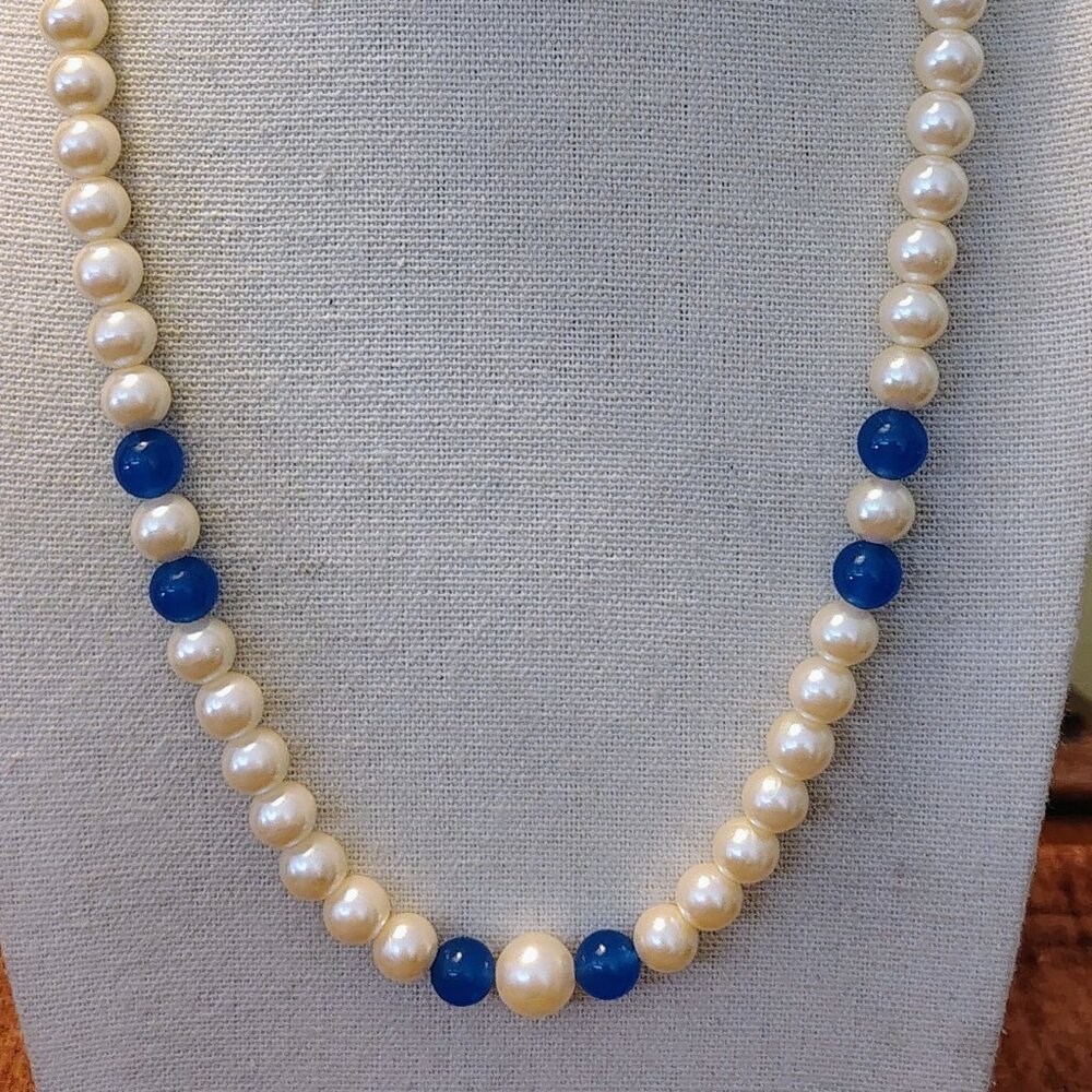 Vtg Karla Jordan Faux Pearl & Blue Translucent Glass Beaded Strand Necklace